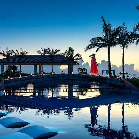 Oriental Hotel Okinawa Resort & Spa Nago Dış mekan fotoğraf The pool at the hotel