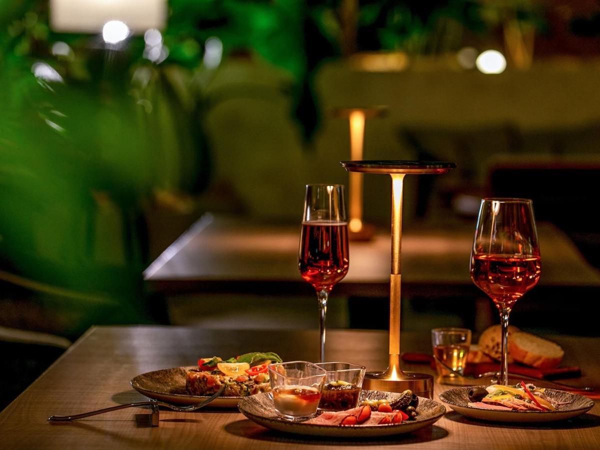 Oriental Hotel Okinawa Resort & Spa Nago Dış mekan fotoğraf A candlelight dinner