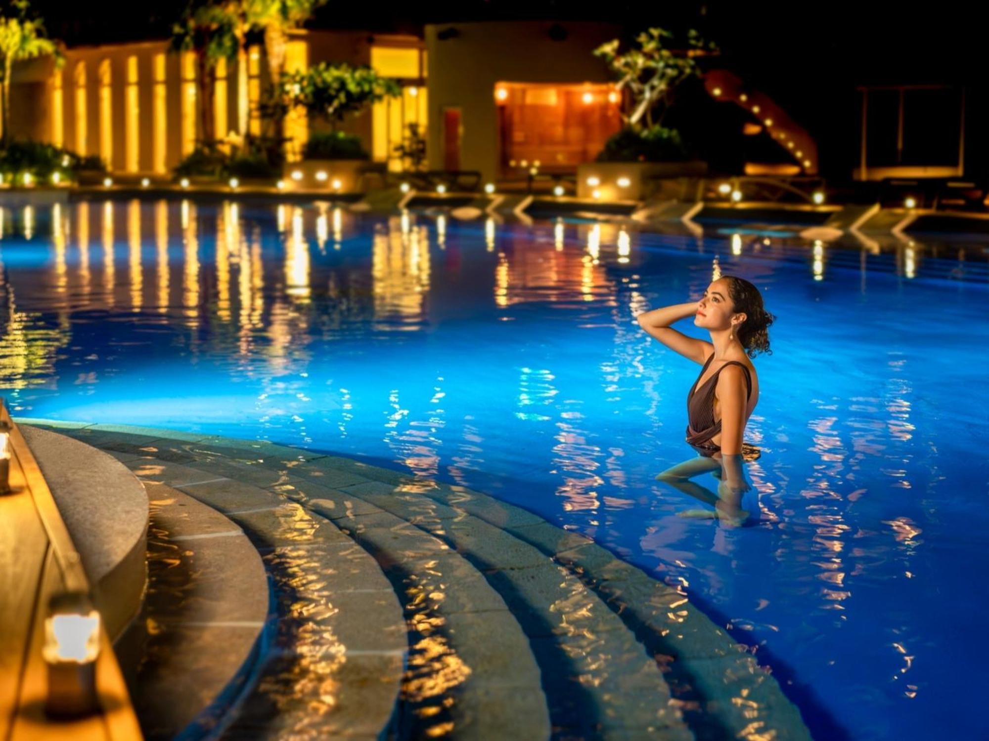 Oriental Hotel Okinawa Resort & Spa Nago Dış mekan fotoğraf The pool at the resort
