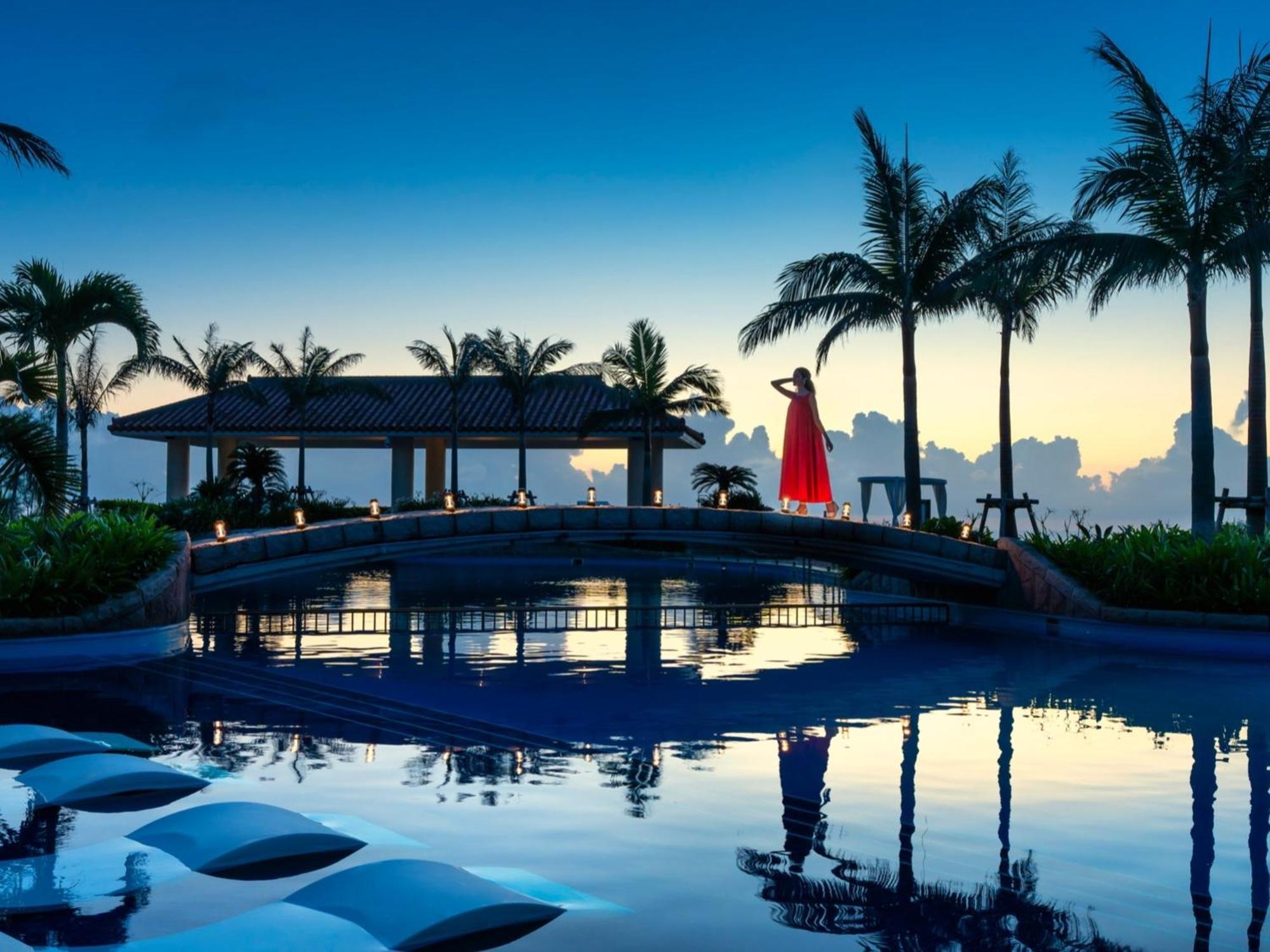 Oriental Hotel Okinawa Resort & Spa Nago Dış mekan fotoğraf The pool at the hotel